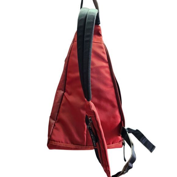 Victorinox Swiss Army Crossbody MonoSling Backpack Gym Bag Red Electronic Pocket - Picture 3 of 15